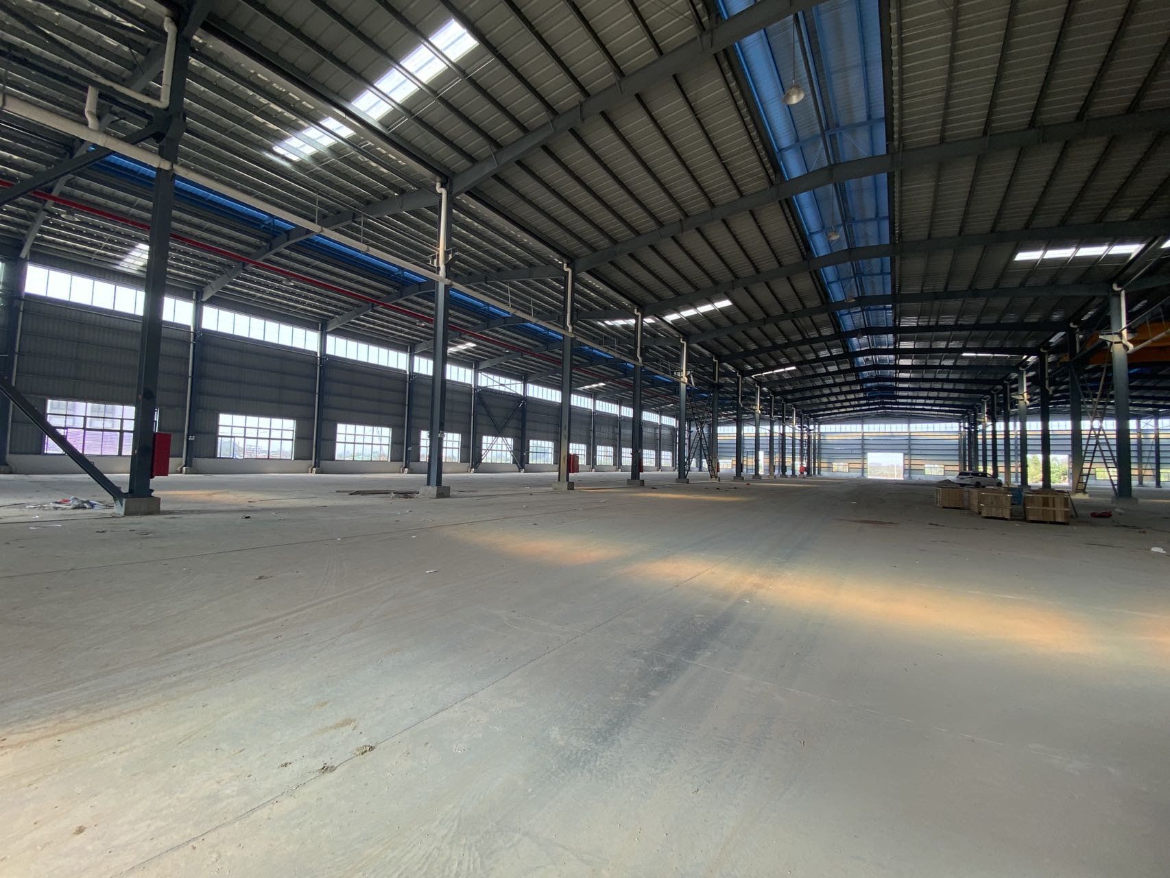 禅城区南庄镇新出单一层8600平米厂房仓库出租，可分租！