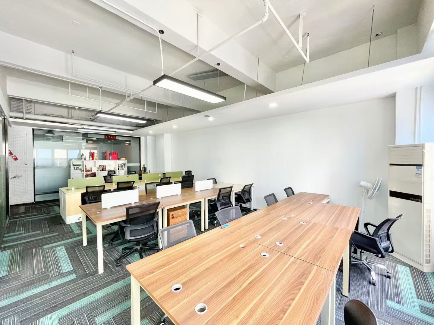 南山科技园超实惠办公室！面积208平，采光好配齐家私拎包办公