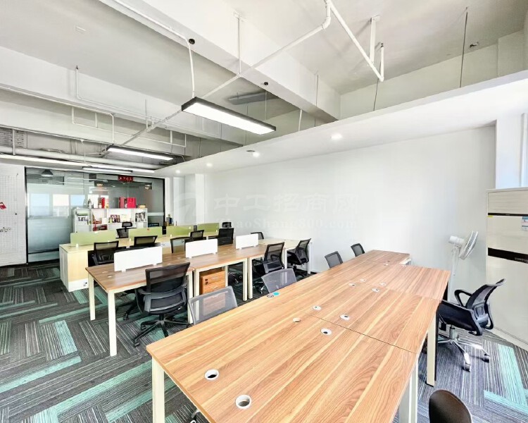 南山科技园超实惠办公室！面积208平，采光好配齐家私拎包办公