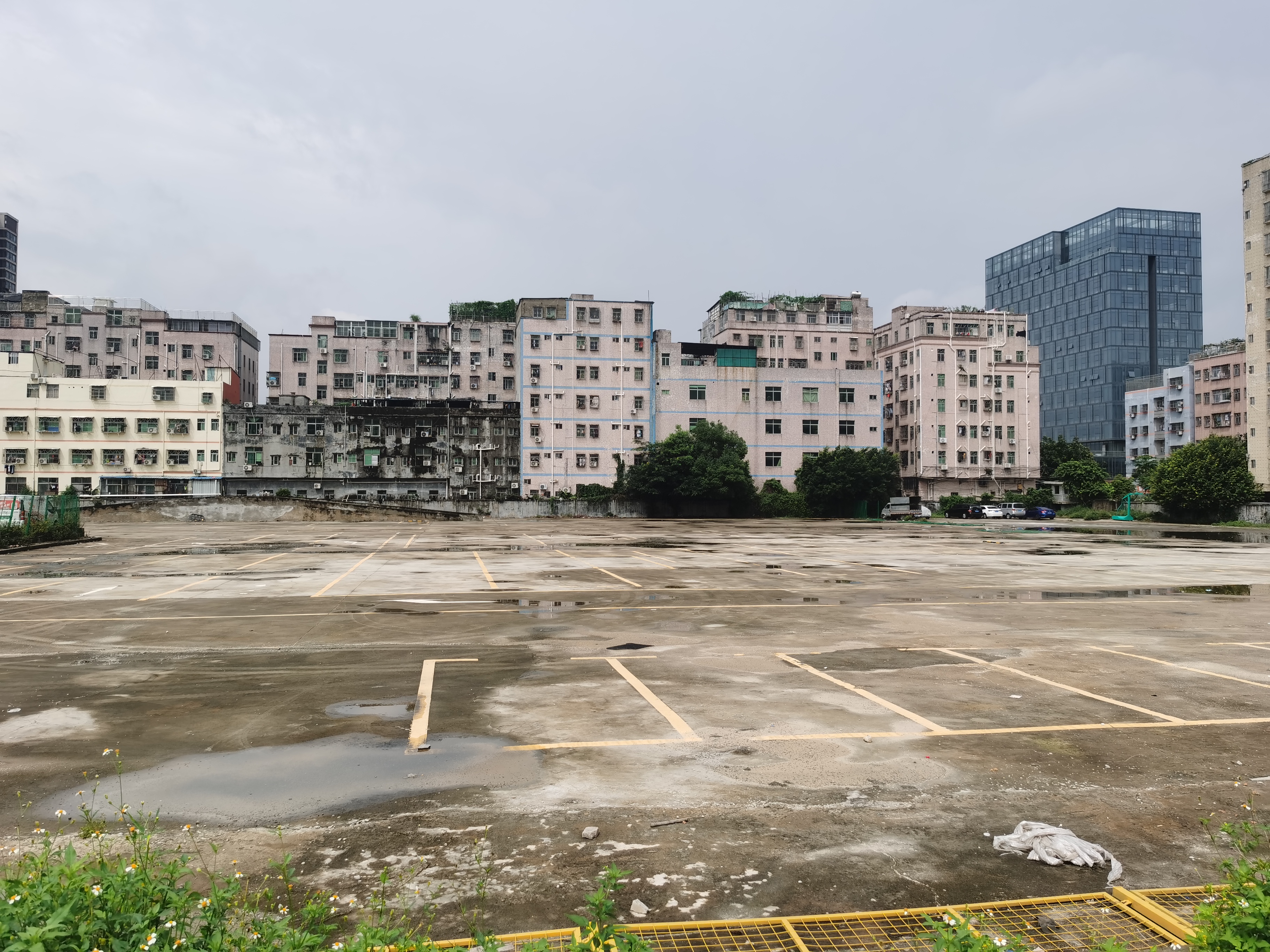 龙岗中心城地铁口附近新出空地20000低价平方出租主干道旁7