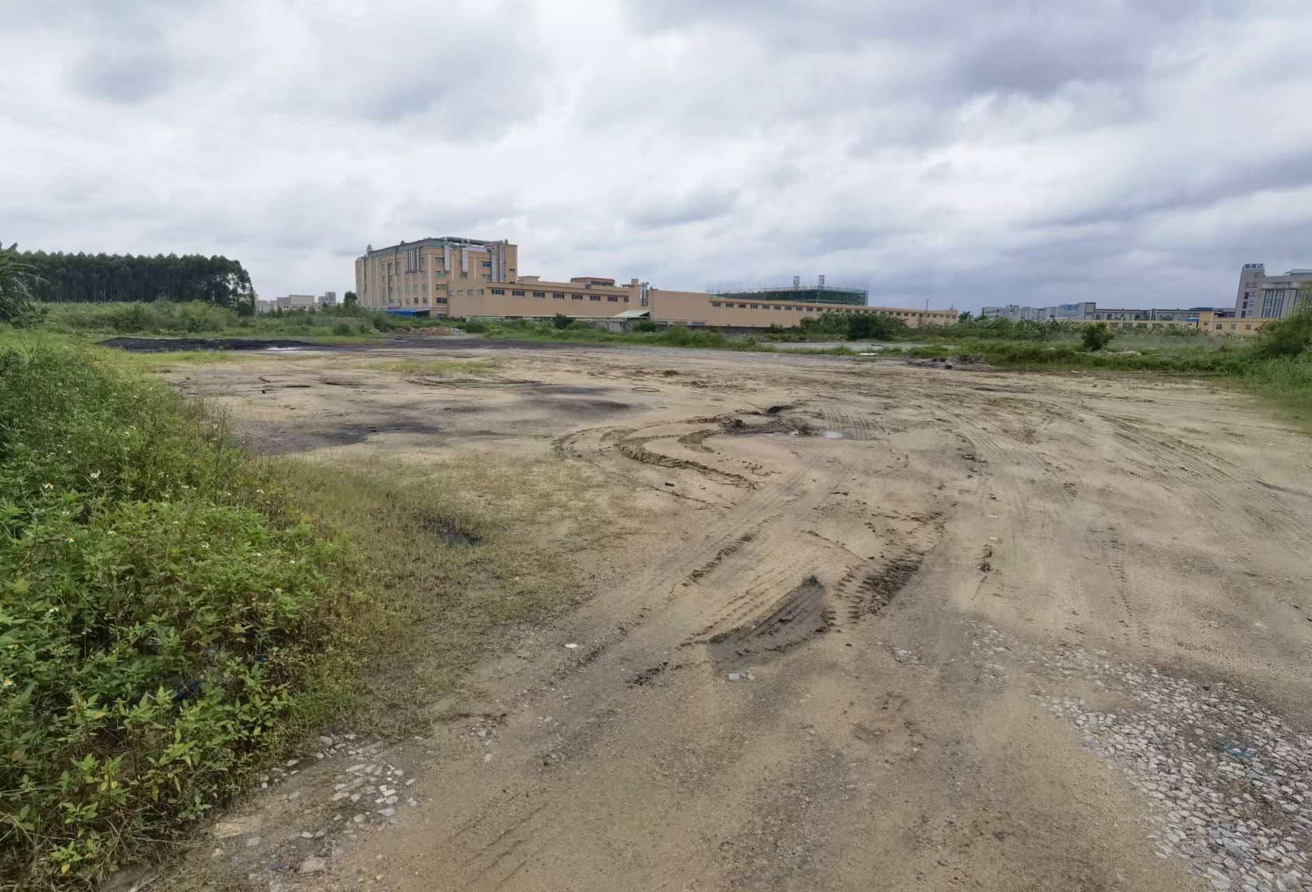 园洲空地8000平有700平建筑物5