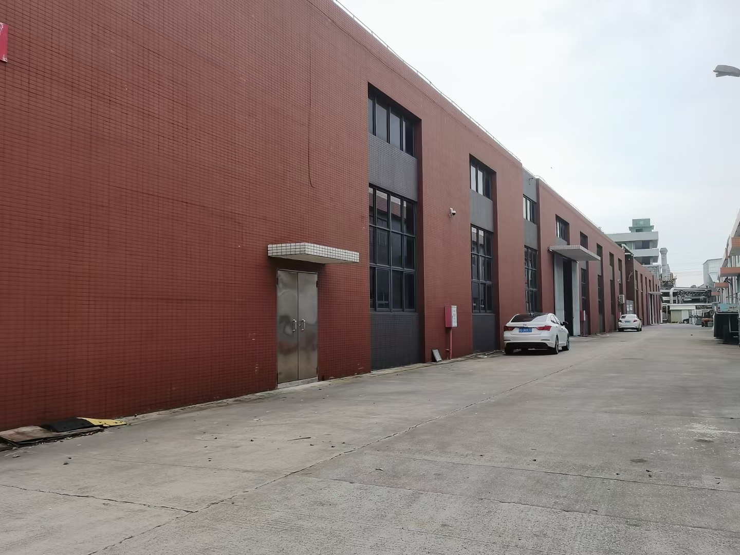 禅城区石湾厂房一楼3000平16块一平纺织仓库生产。