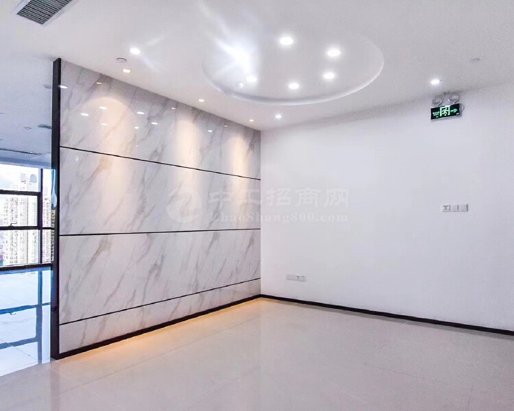 布吉木棉湾地铁站旁精装修办公室300平出租，交通便利