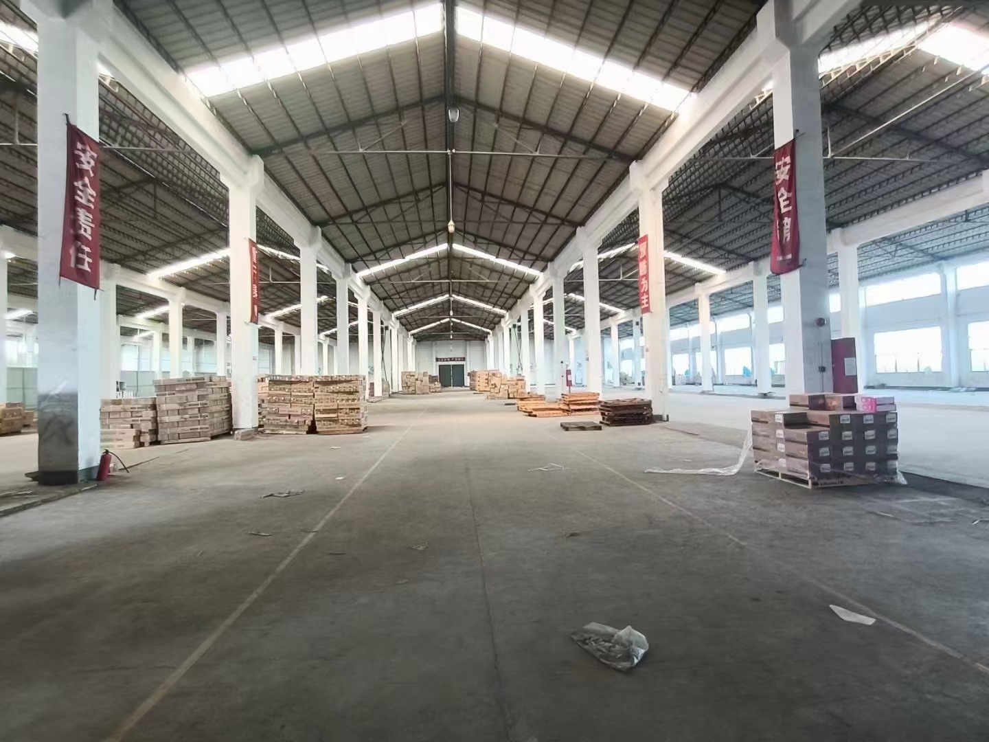 新塘镇新出12米高台仓库大小可以分租证件齐全中高10米有卸货