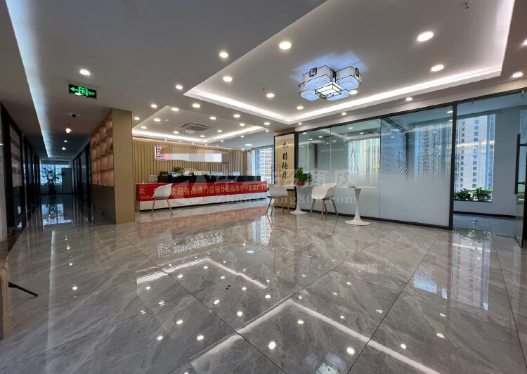 龙华清湖地铁站附近新出一套720平办公室1