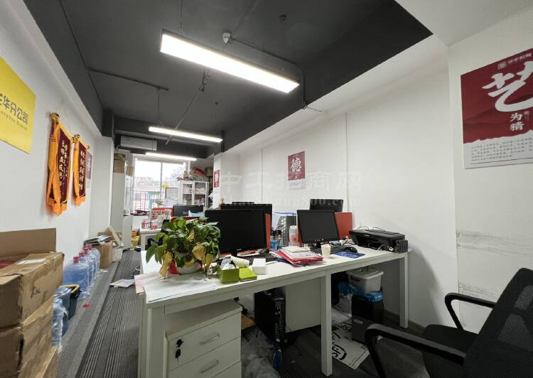 龙华清湖地铁站附近新出一套720平办公室2
