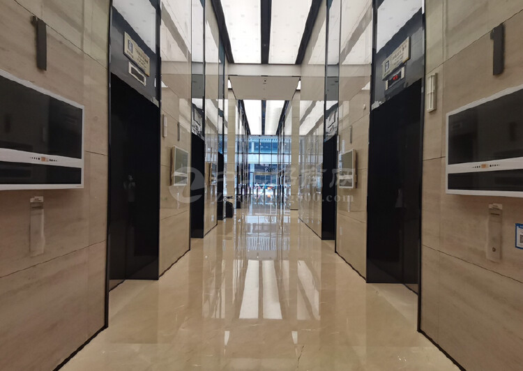 高层电梯口海景办公室出租面积868平米6+1格局低价出租8