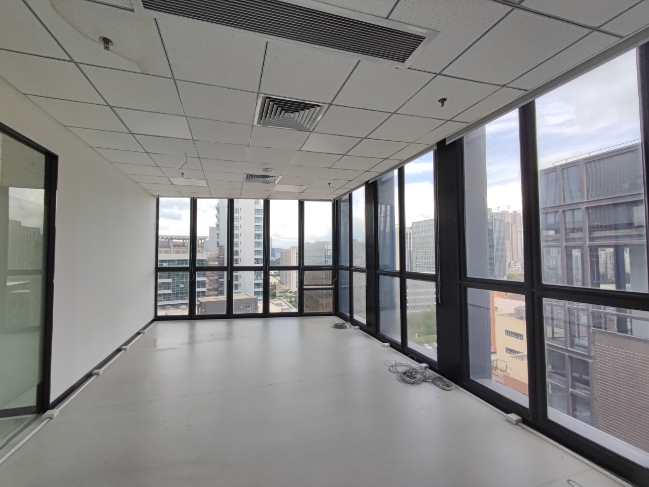 南山科技园顶楼复式2000㎡带大阳台开发商直租