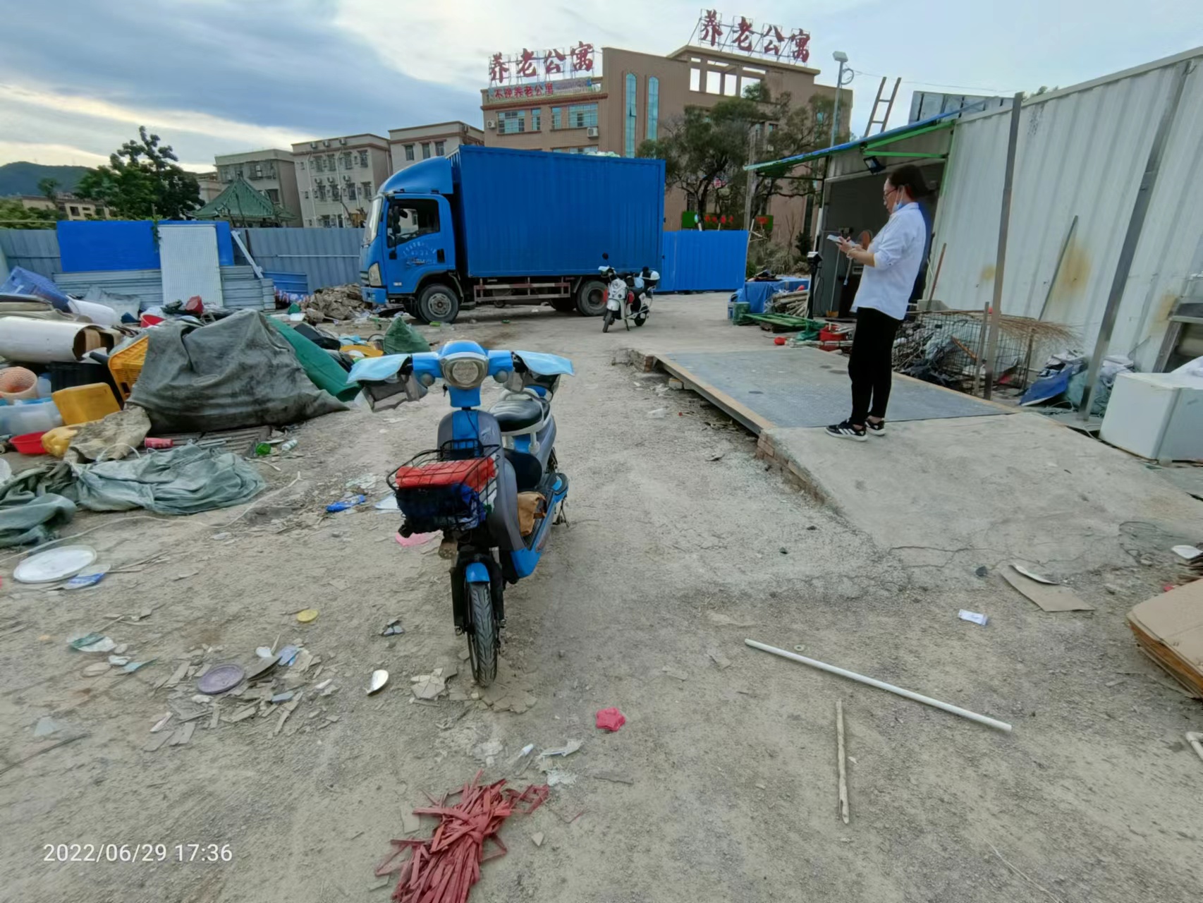 三乡镇大布工业区主干道旁空地1200平方出租可做个类废品回收2