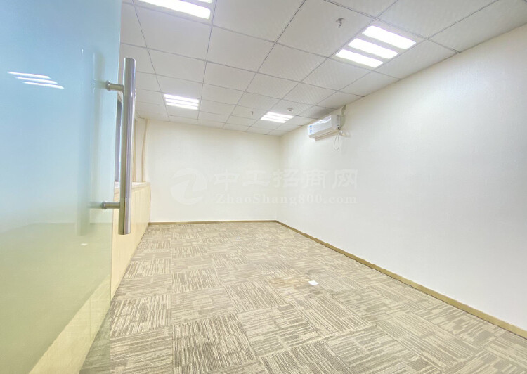 安徽大厦电梯口办公室出租一手业主面积245平米精装修采光好5