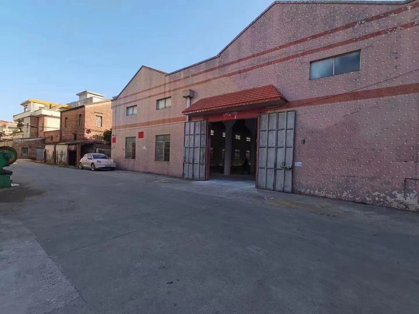 高明区荷城工业区新岀砖墙到顶单一层厂房仓库3200平方