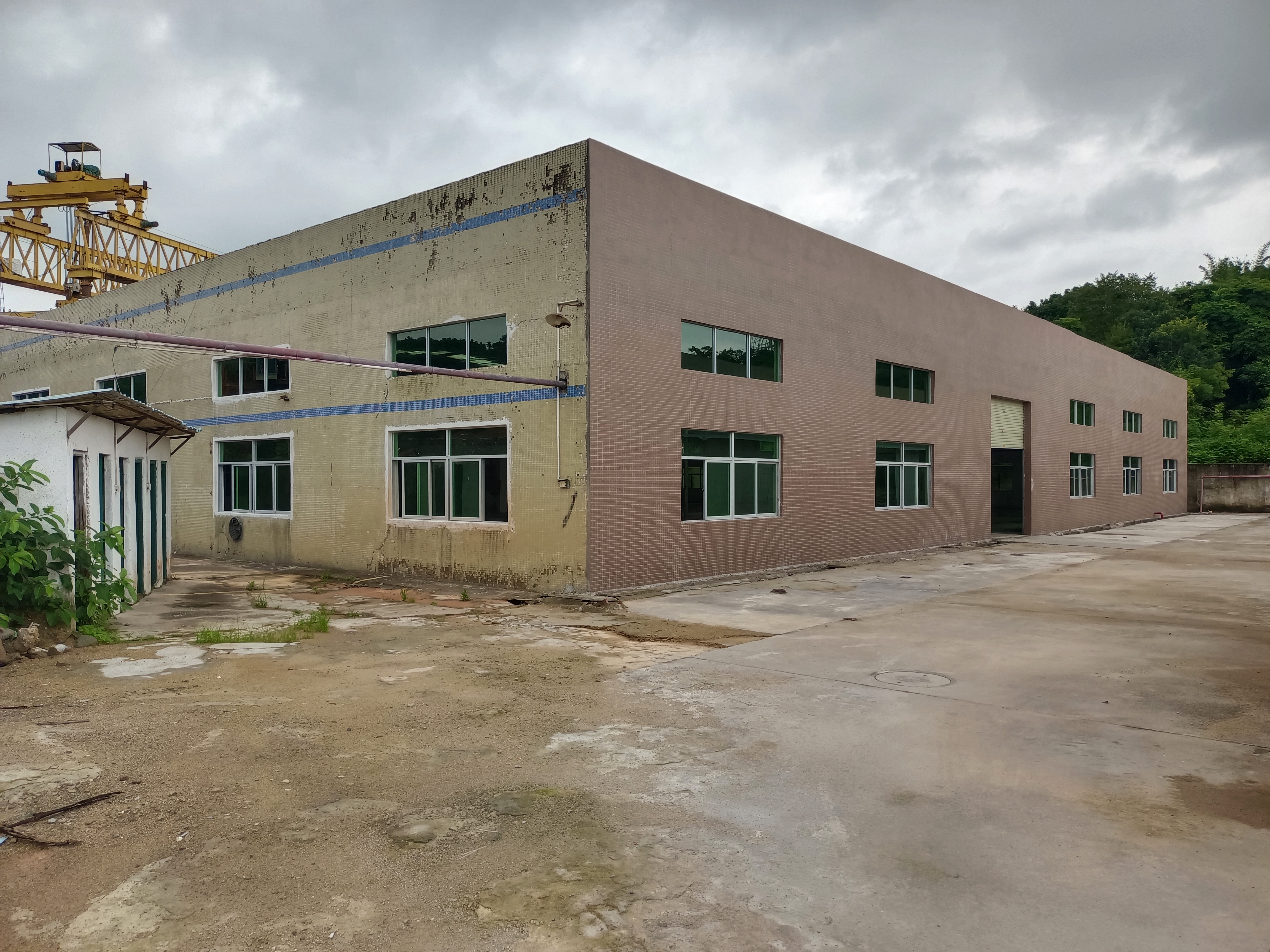 惠阳三和2300平米砖墙铁皮钢构厂房仓库招租高度8米超大空地