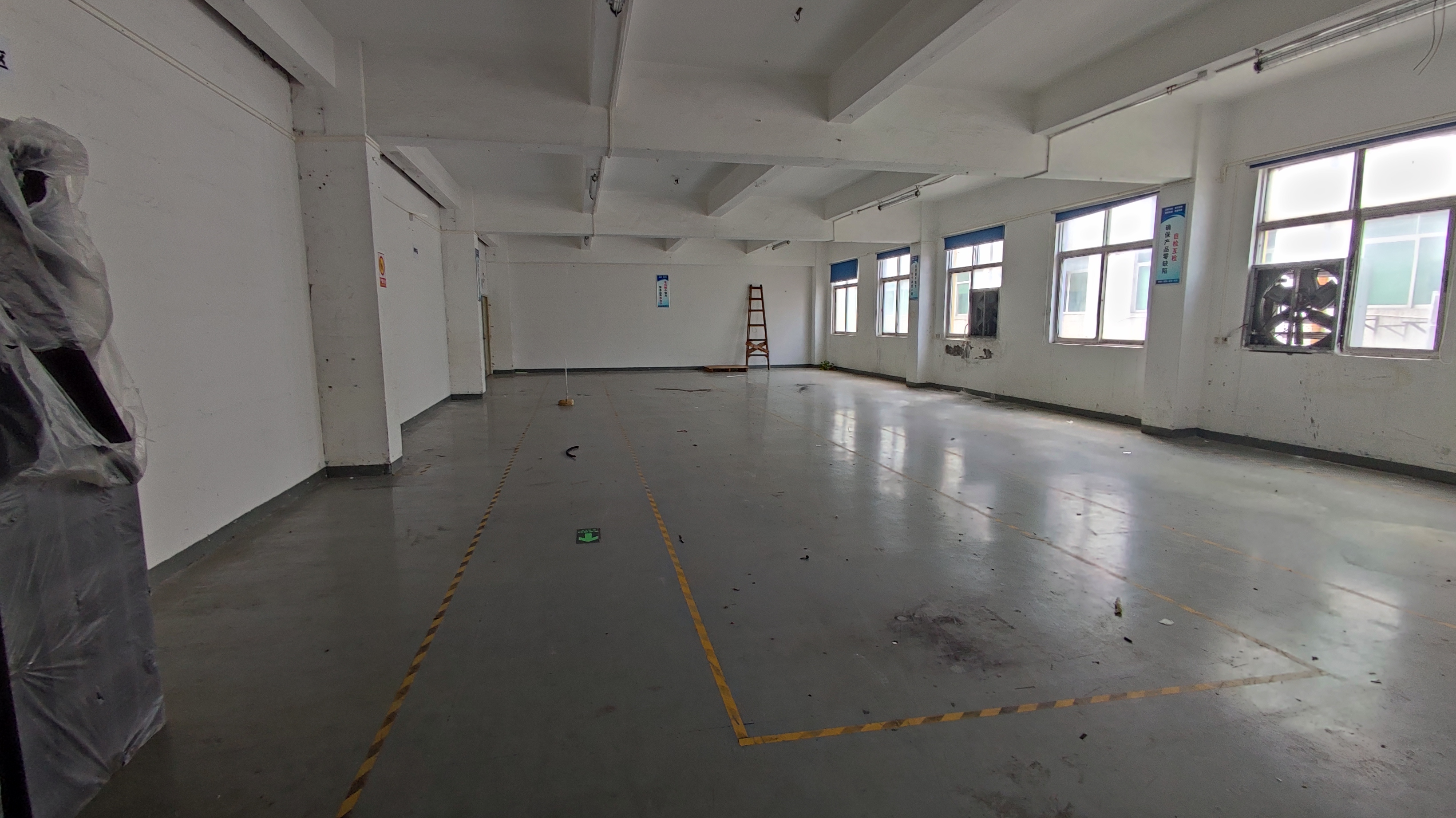 福永凤凰大型工业园区楼上400平厂房仓库可办公研发地坪漆车间