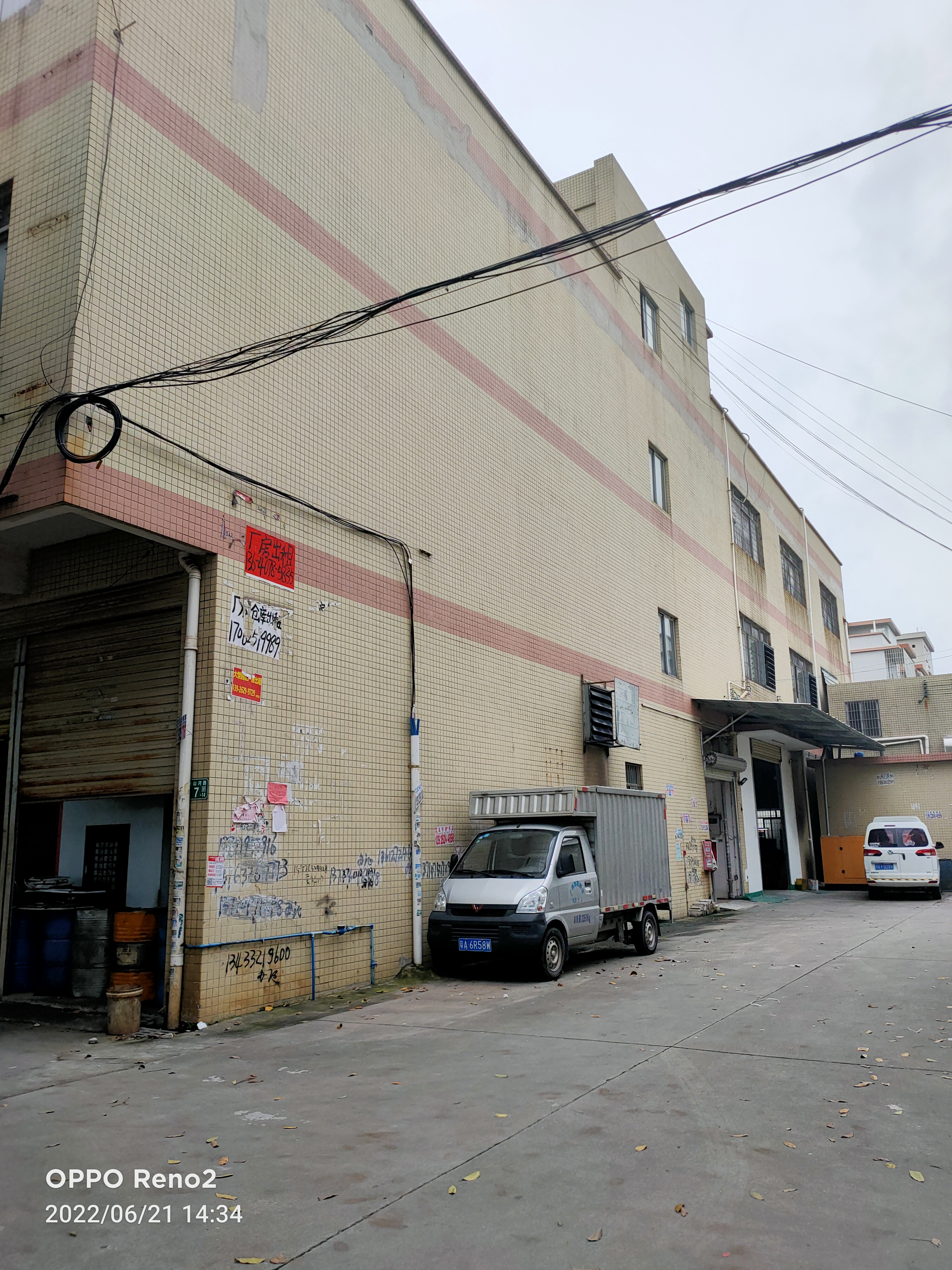 花东镇工业区低价厂房仓库600平方出租，电梯5吨