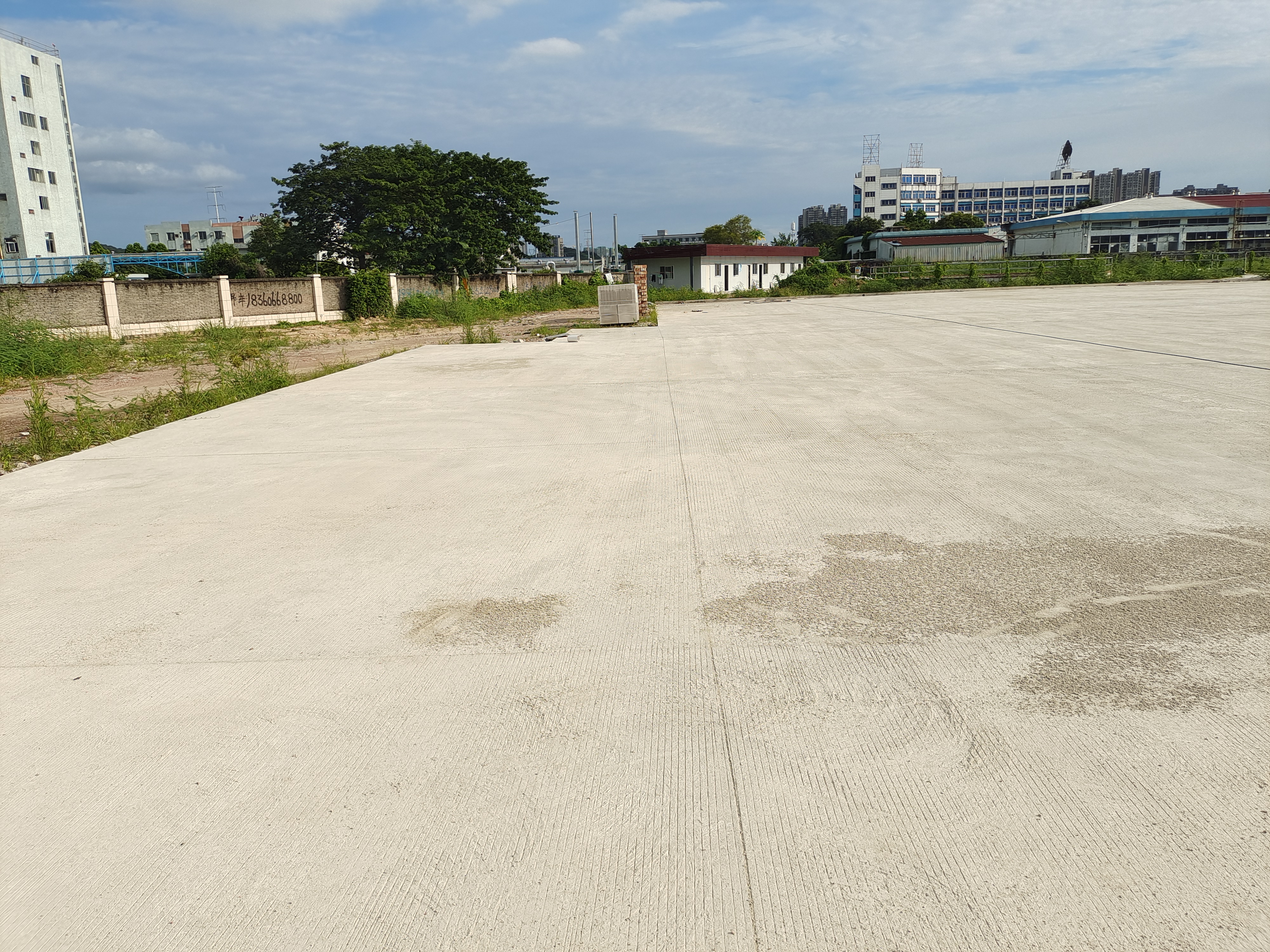 东区国有红本硬化空地，主干道旁，交通方便，价格便宜2