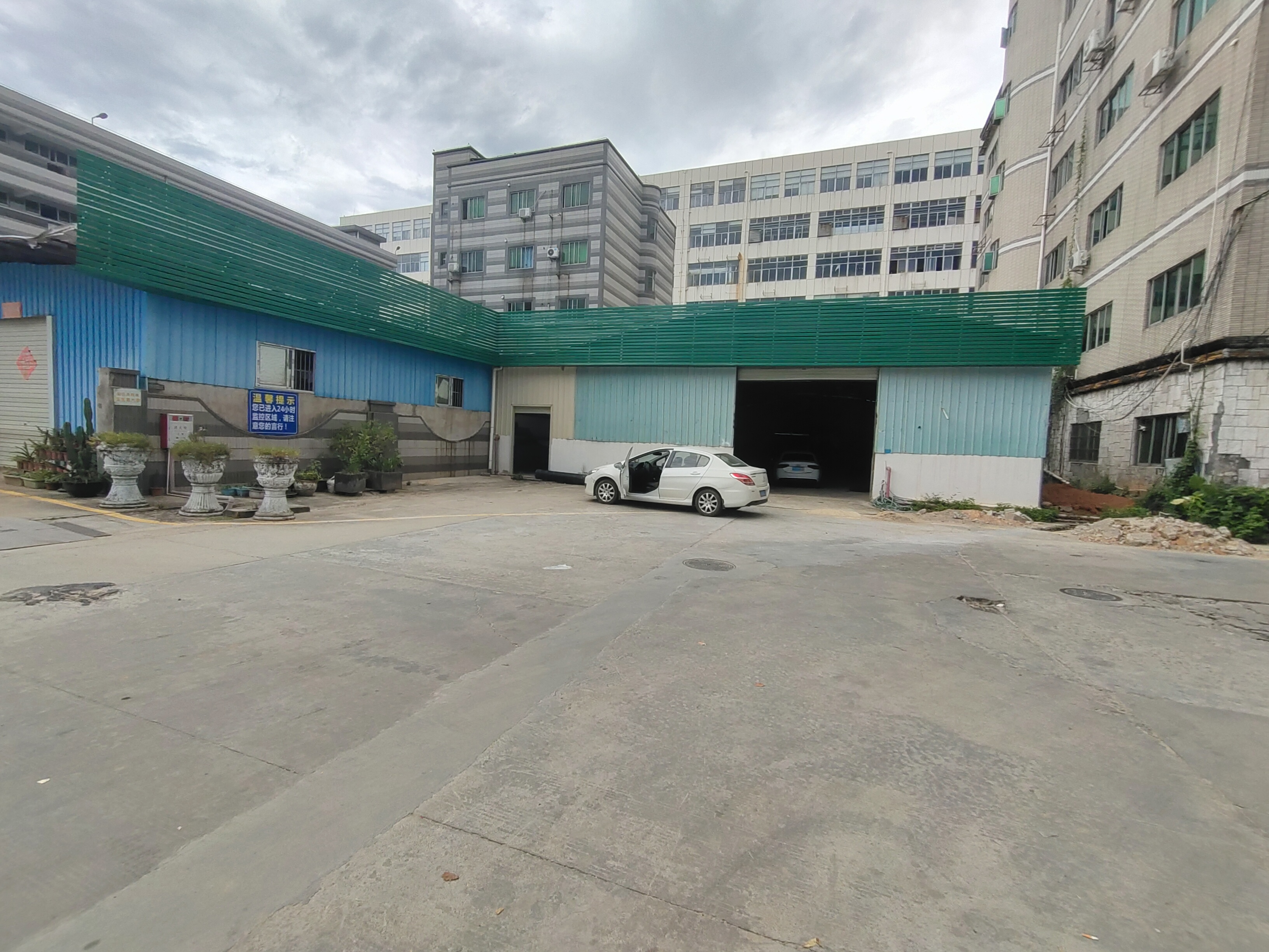 东莞南城，新空钢构厂房，超大空地，适合仓库。