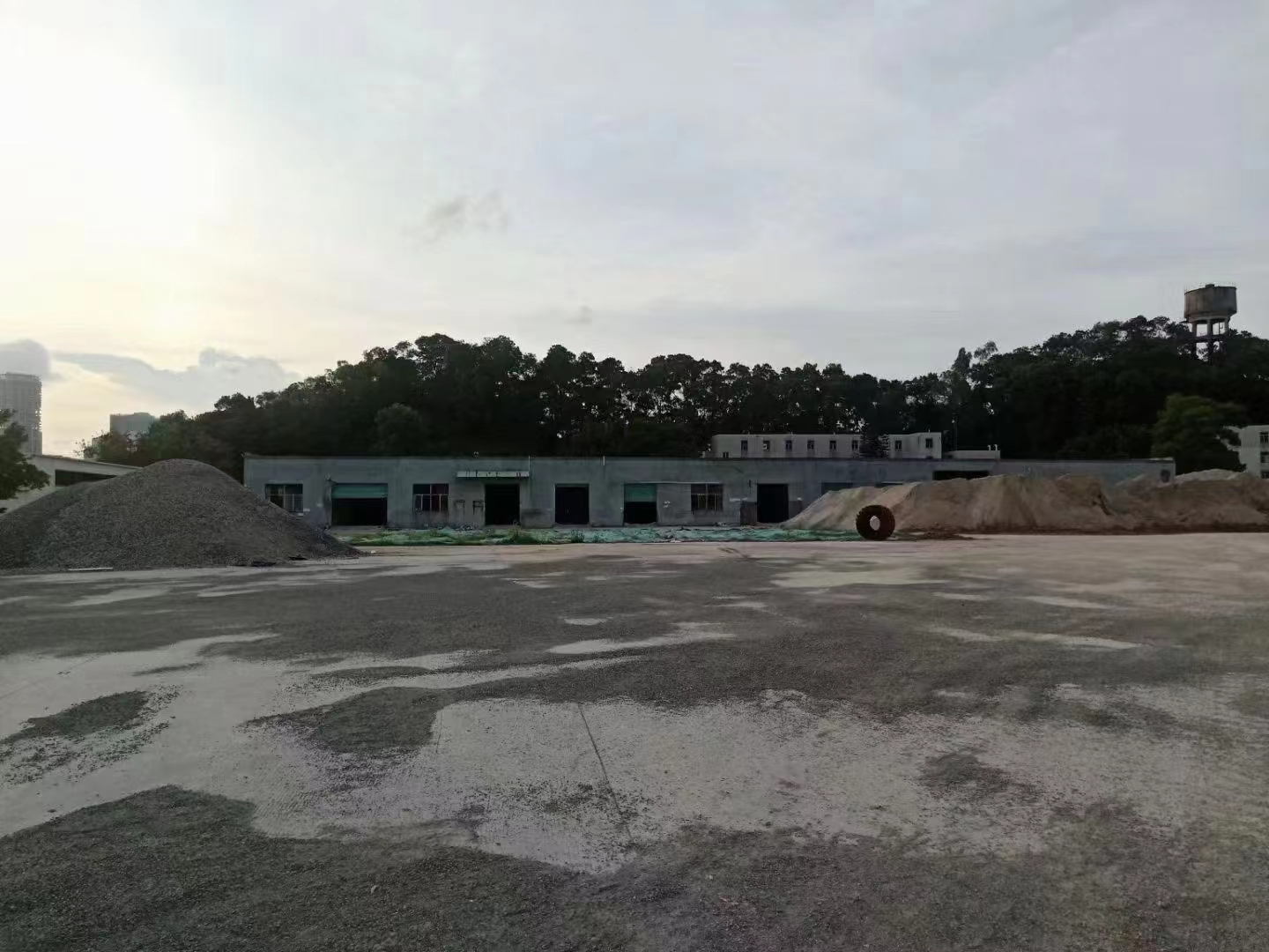 可做洗沙建筑材料，坂田3800平空地出租4