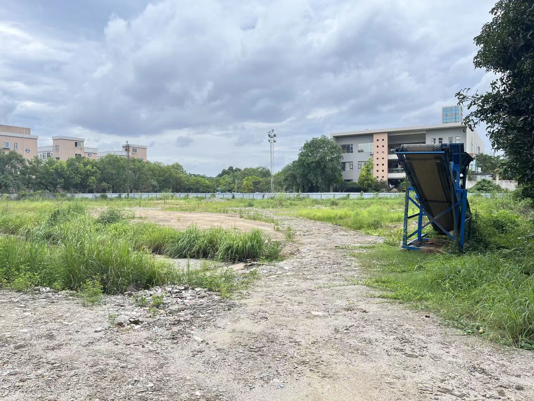 佛山市顺德区均安镇空地有10亩，空地靠近工业园区3