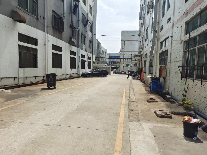 福永白石厦工业区一楼物流仓库出租1100平米。