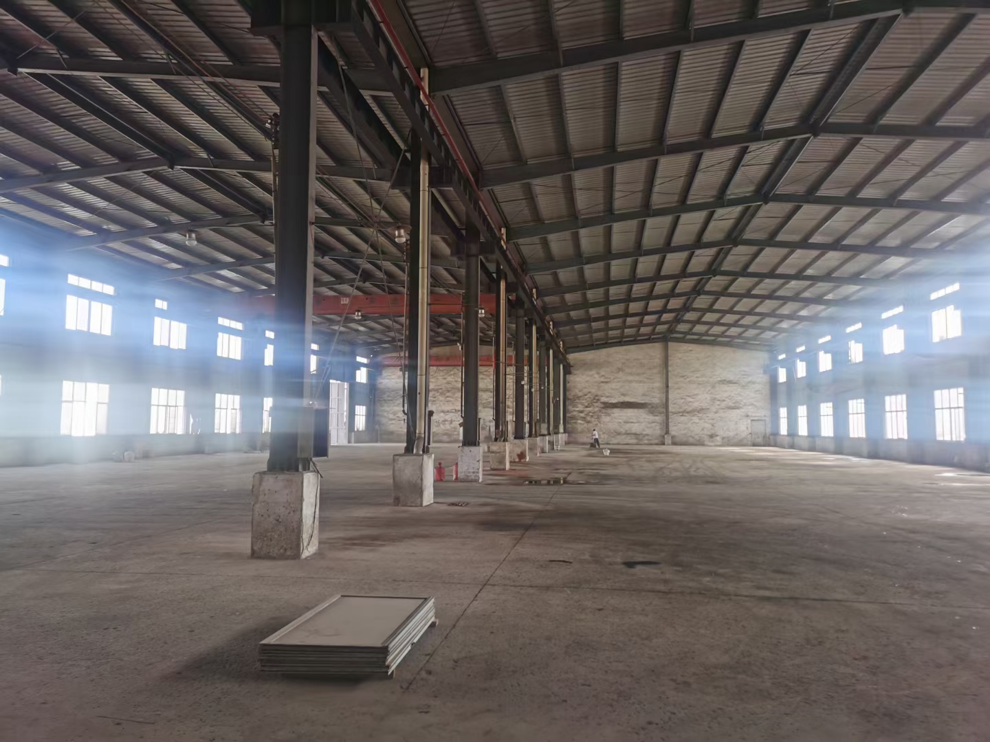 水口大湖西一楼2400平方钢构厂房仓库出租。