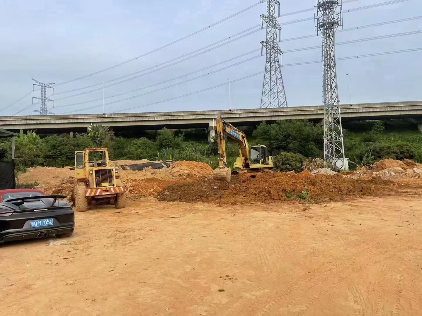 风岗东深路4000平空地招租1