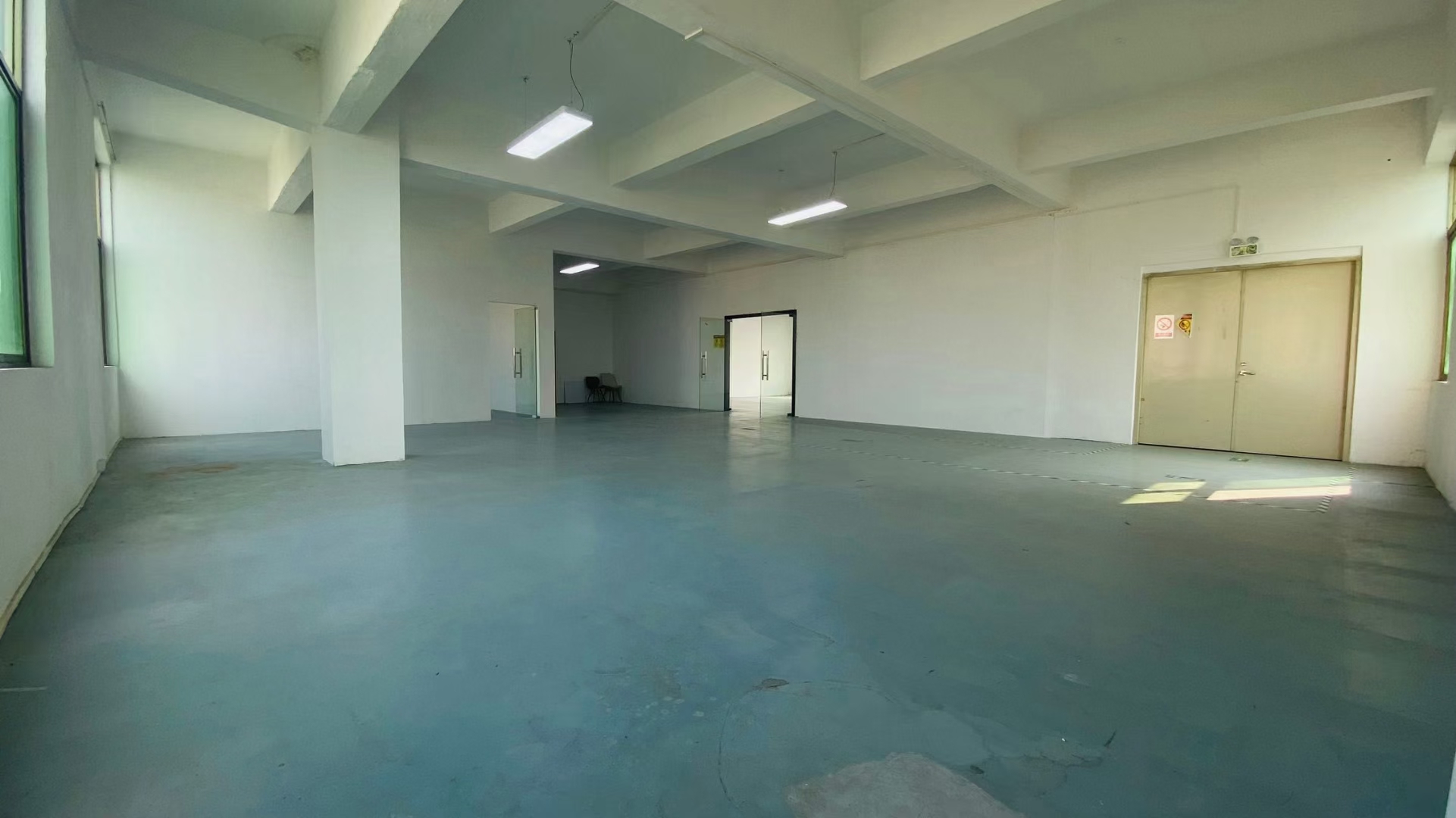 新出精装修电商办公室+仓库5楼1250m²，水电齐全，