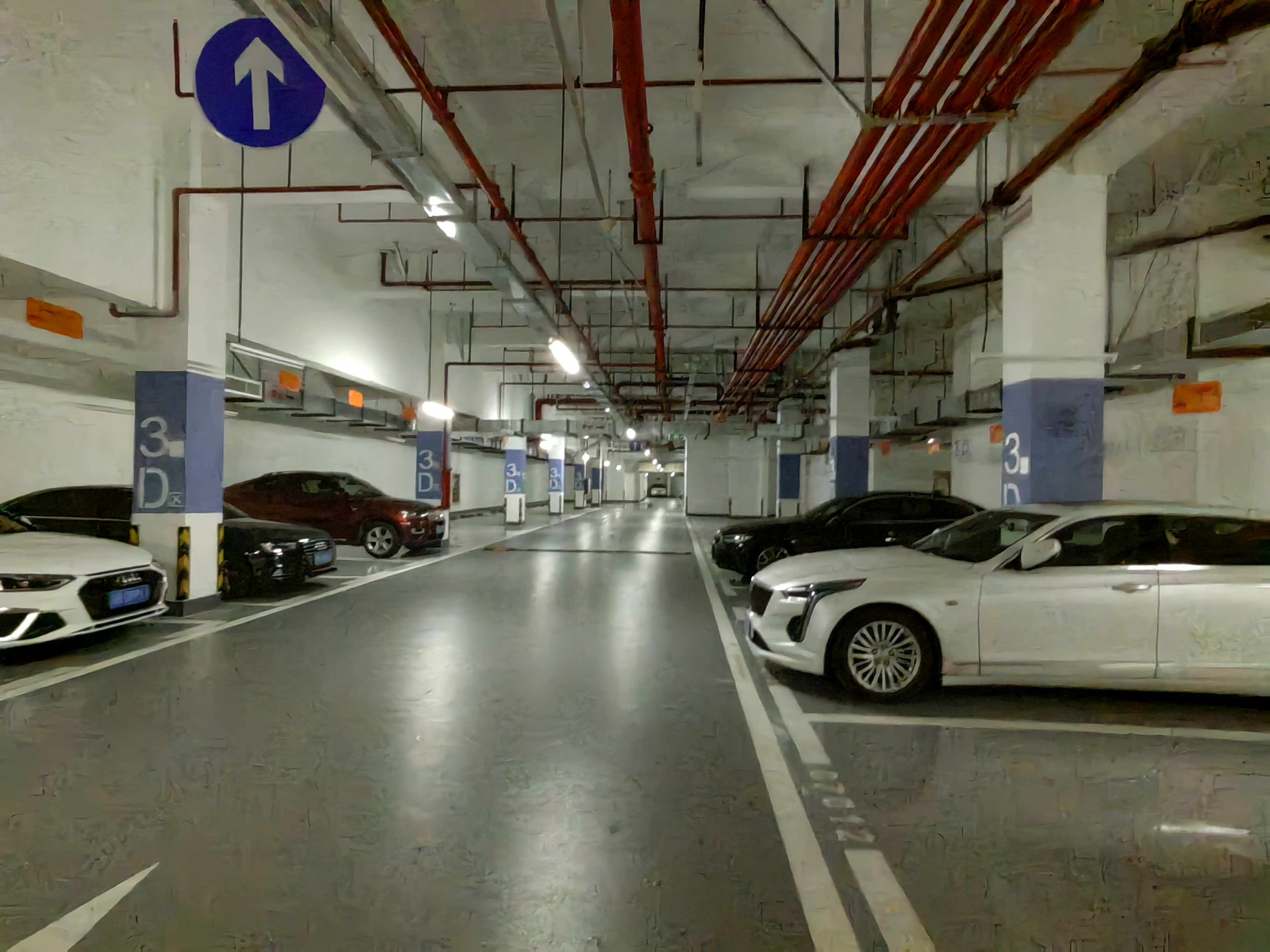 龙华大浪商业中心附近新出1300个停车位，现在还剩1000个