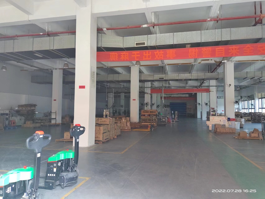 江高镇正规工业园区厂房仓库出租，2000平方层高6米可办环评