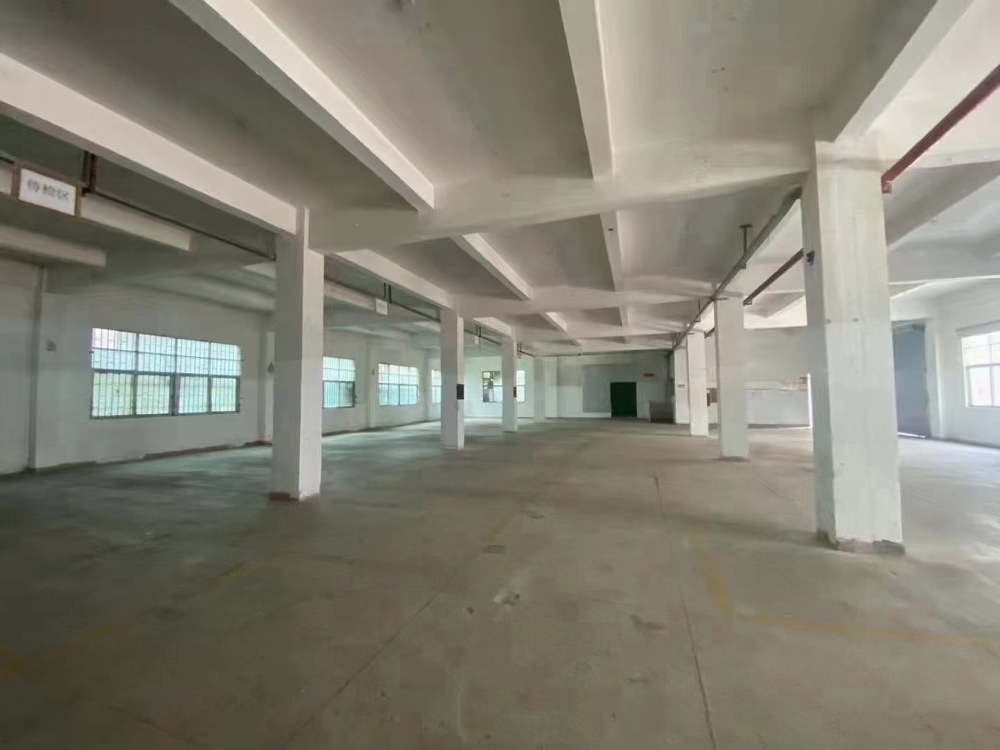 平湖街道辅城坳工业区附近新出3400平厂房仓库出租，独栋。