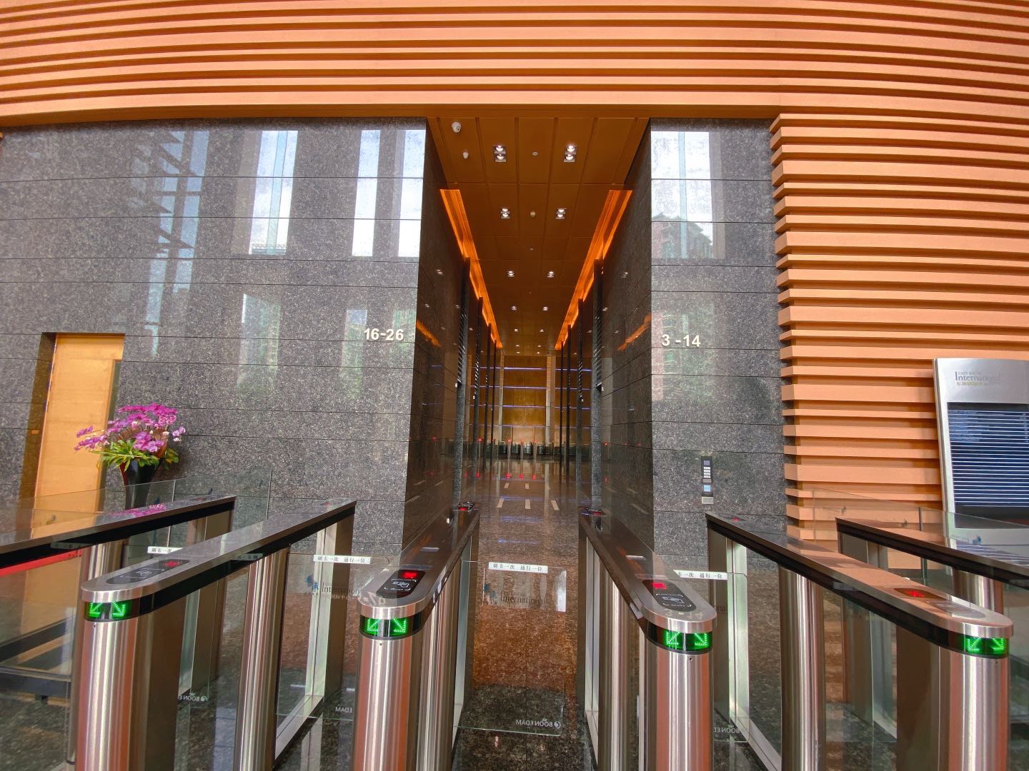 前海国际中心323平写字楼出租，采光好，使用率高，可定制装修