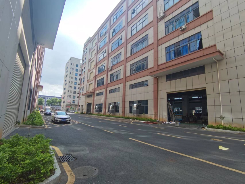 常平工业区分租二楼2800平方，高5.5米，现成两吨行车4部