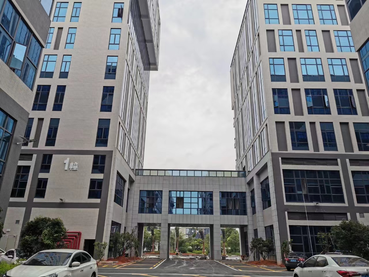 番禺国有不动产写字楼出售建筑1200平大平层回报率高区中心位