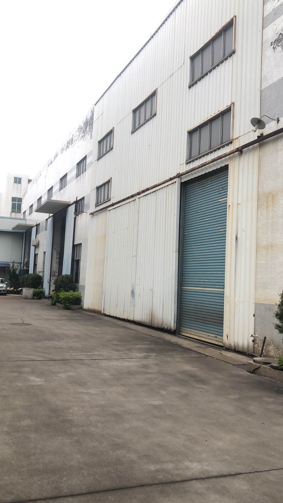 陈村单一层钢结构厂房仓库，面积1000㎡带行车，滴水10米。
