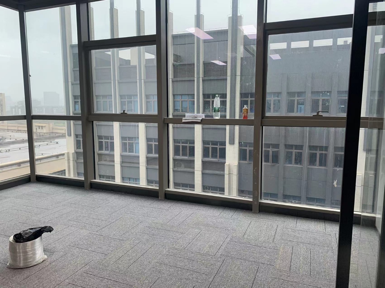 深圳龙岗布吉下水径地铁站新出6楼130平户型方正带装修出租
