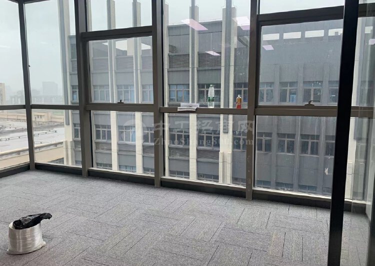 深圳龙岗布吉下水径地铁站新出6楼130平户型方正带装修出租2
