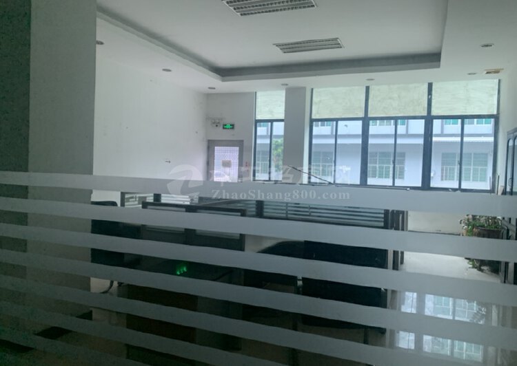 新塘镇精装修1楼办公室1650平，低价分租3