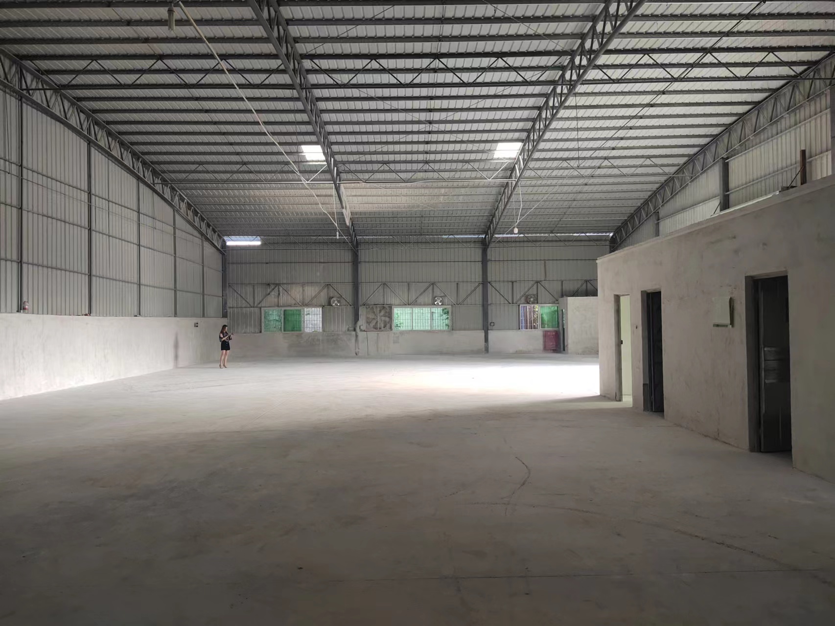 沙头街道新出825方单一层独院厂房仓库，带200方空地！
