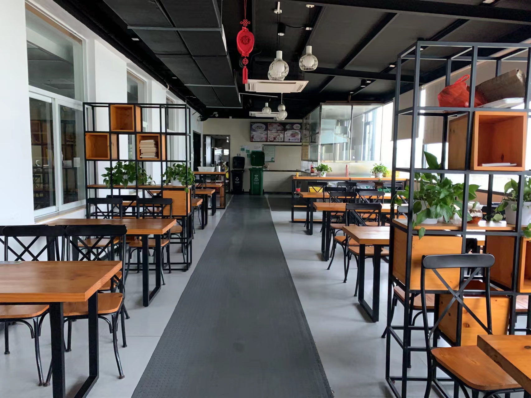 包赚钱，广州大型创意园写字楼的饭堂食堂200平方转让便宜出租