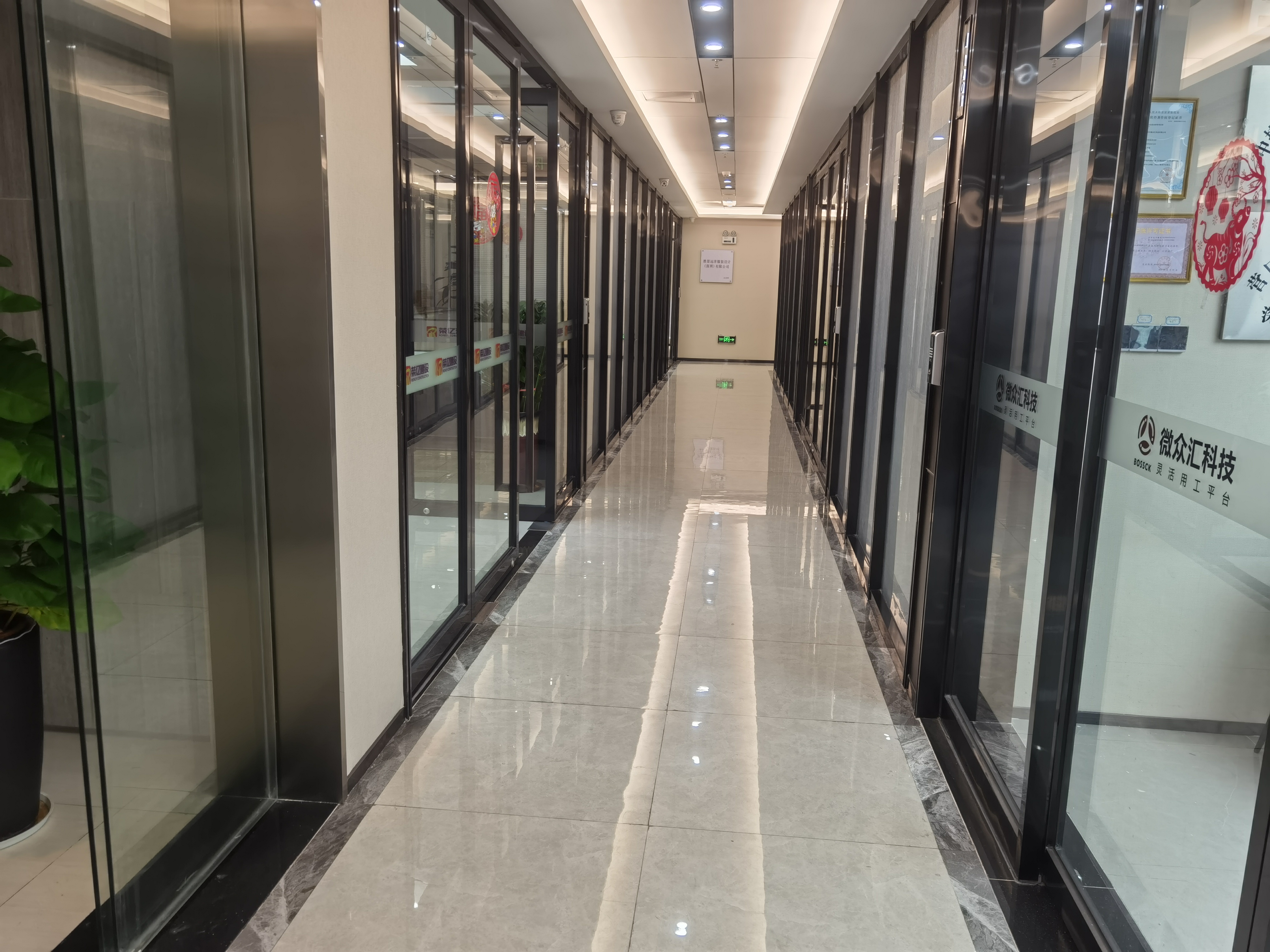 深圳龙岗布吉长龙地铁站新出3楼209平位置好户型方正红本出租