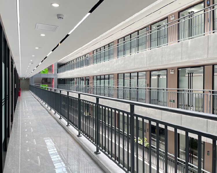坂田生态科技园业主直租139㎡，五和地铁口，落地窗采光好