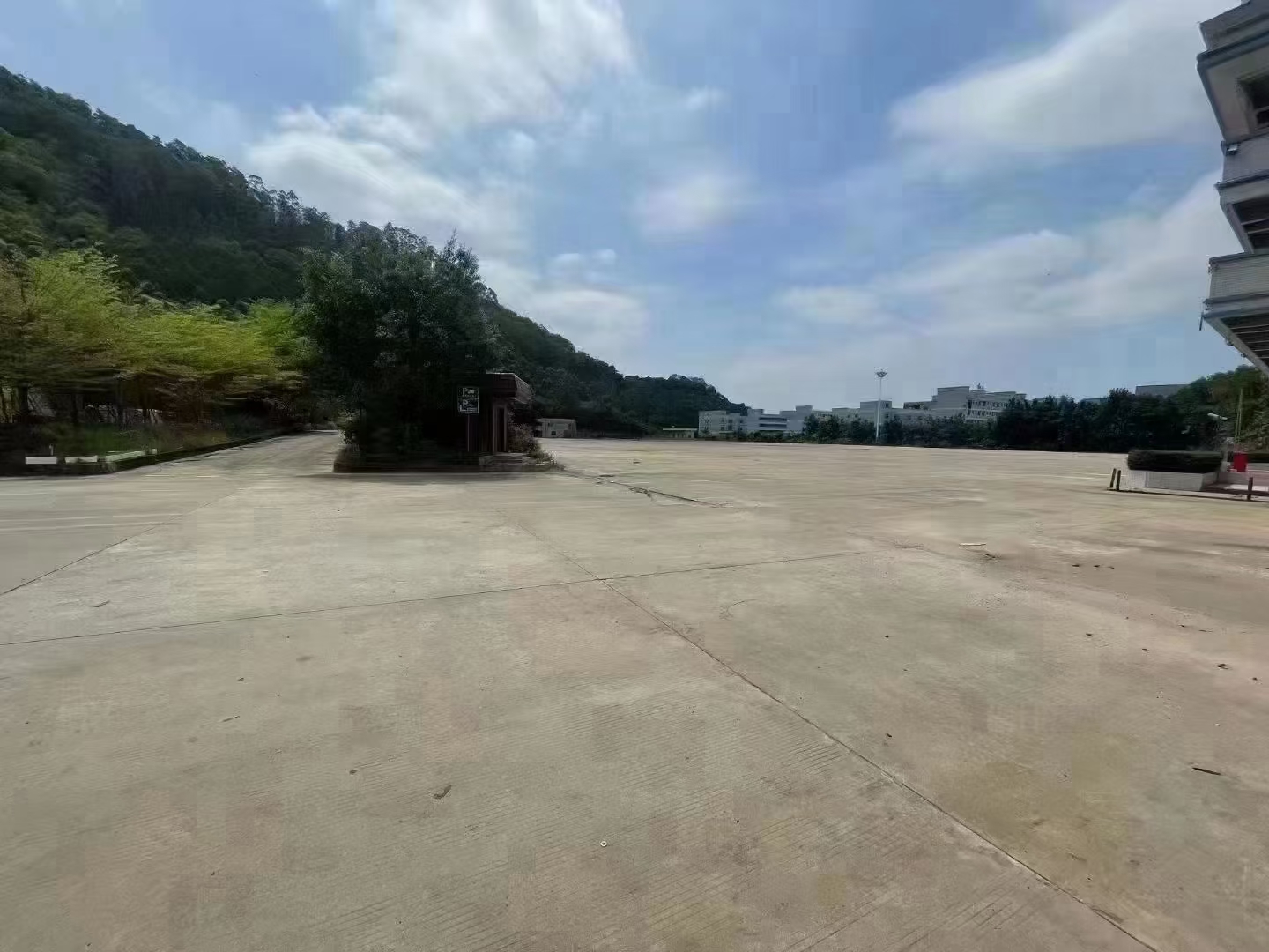 东莞凤岗雁田工业区新出46000平空地1000平起出租原房东2