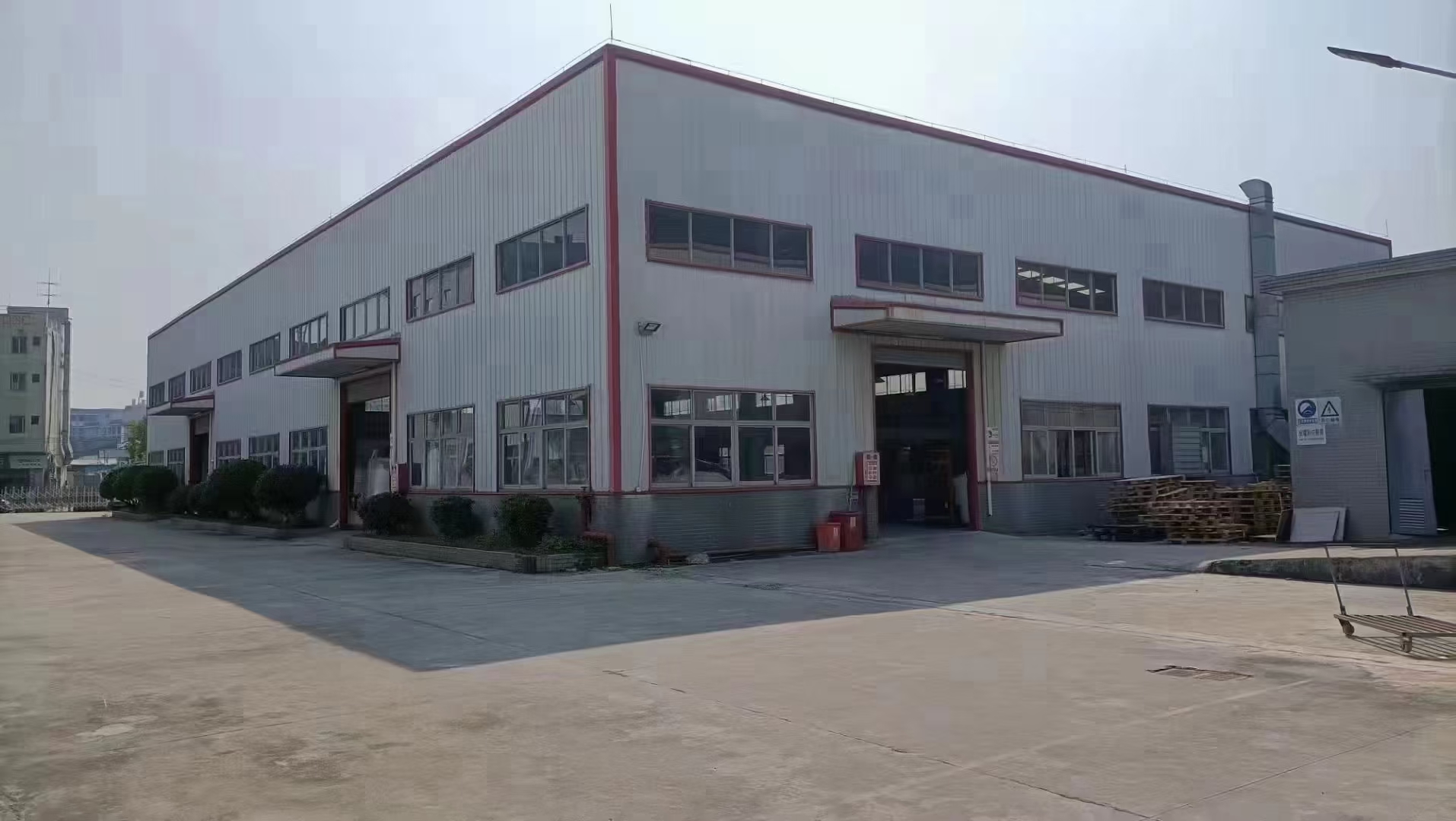 陈村单一层钢结构厂房仓库，面积5000㎡可分租，带行车红本。