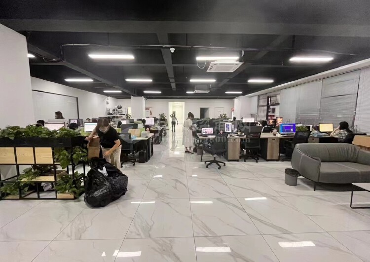 清湖地铁站豪华装修办公室面积1012平米 18+1格局  7