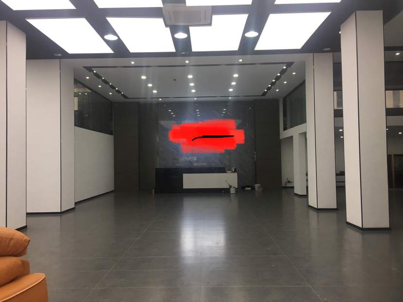 现成汽车展厅出租，豪华装修，层高6米，展示面广，位置好2