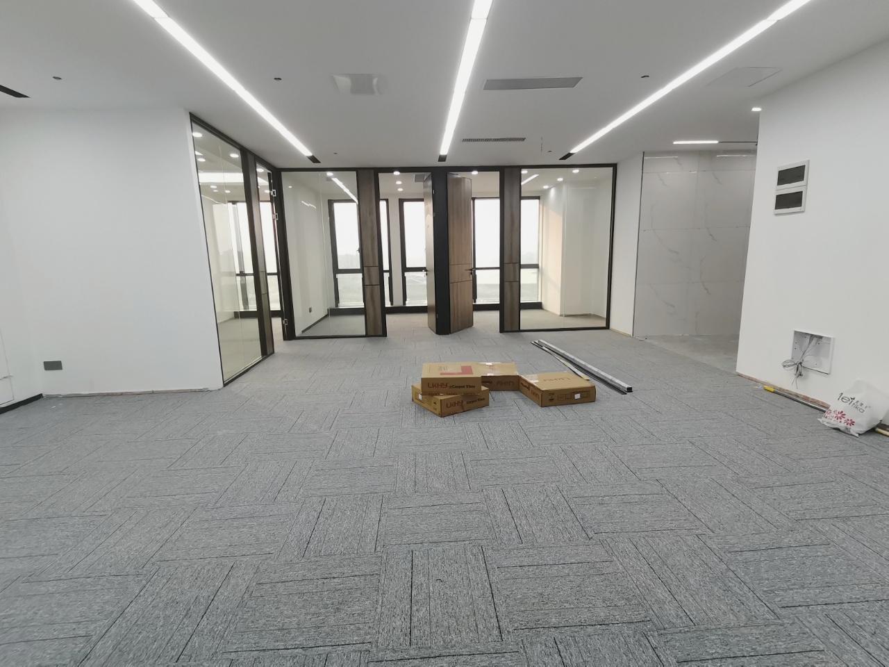 宝安京基御景峯精装采光靠窗大开间户型可容纳30个人办公
