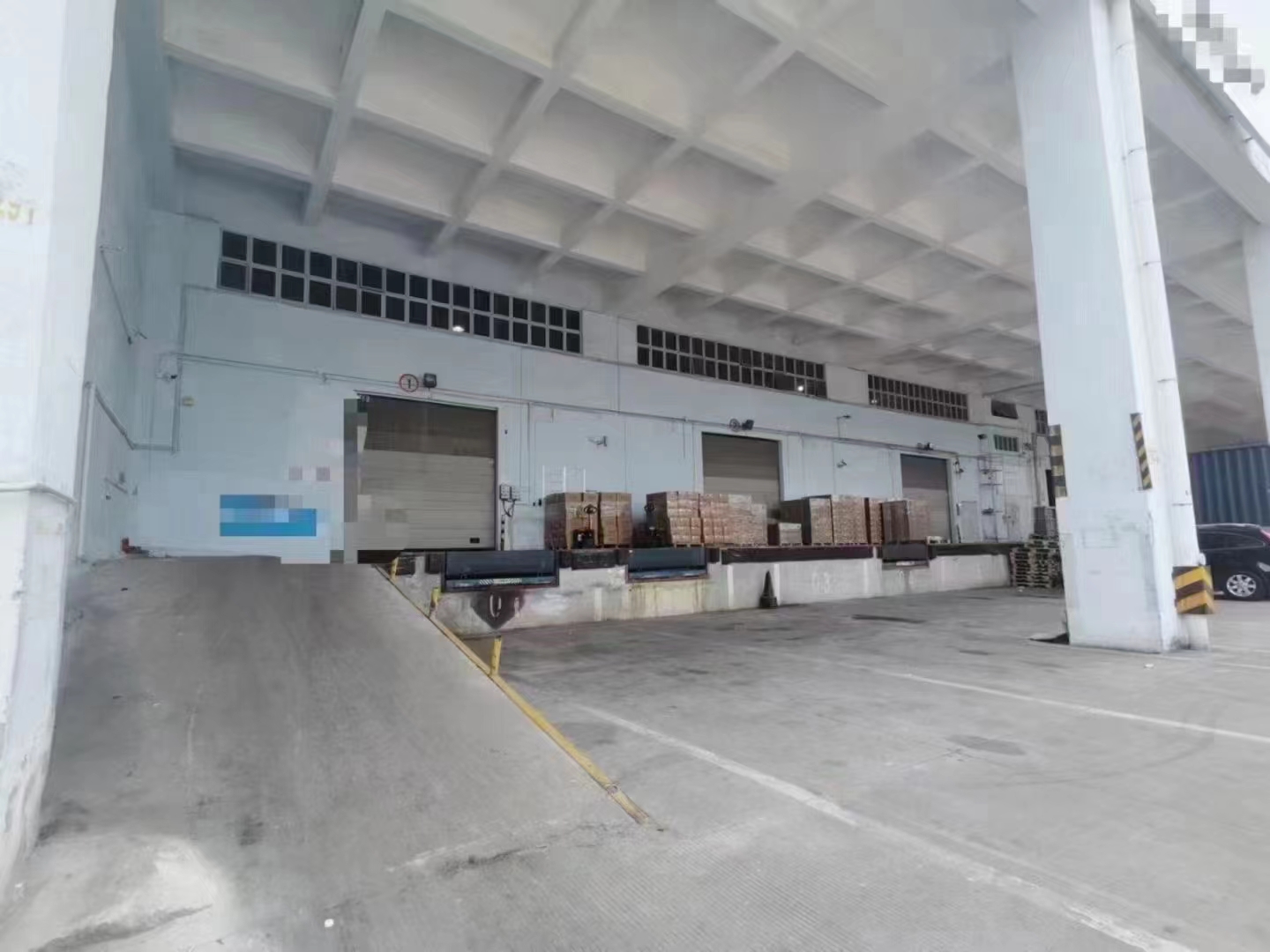 新出龙华厂房仓库5280平方，层高8米带卸货平台，空地大