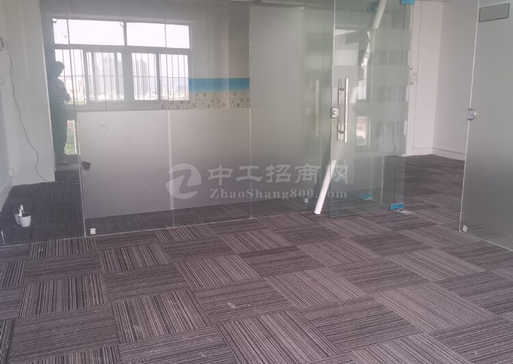 沙井后亭地铁站精装修办公室出租带隔间停车位充足有货梯4