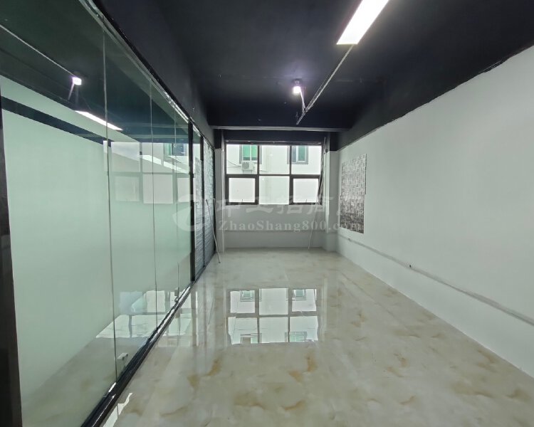 龙华大浪园林式创意园168平米，办公室2+1格局，落地式窗