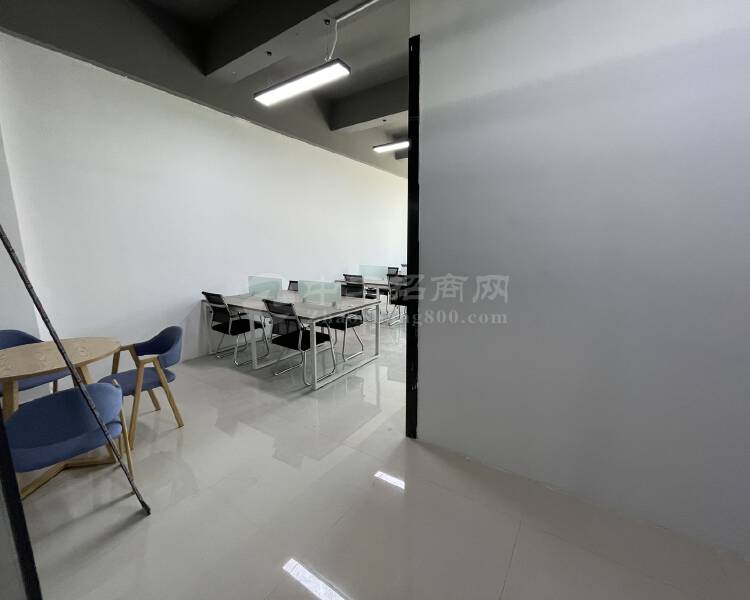 深圳布吉李朗地铁口全新红本写字楼出售，面积588平