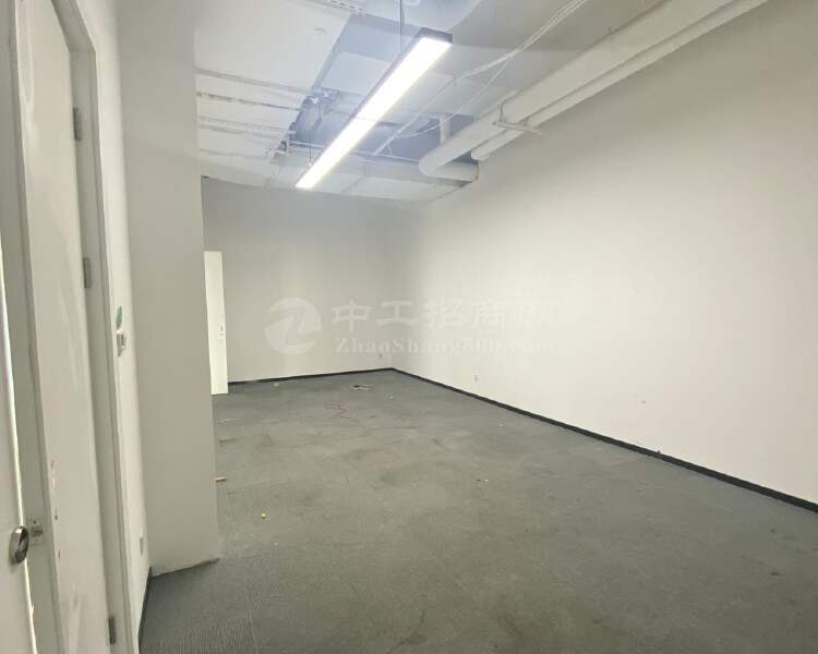 科技园精装修办公室出租整层2123平，交通便利，采光好